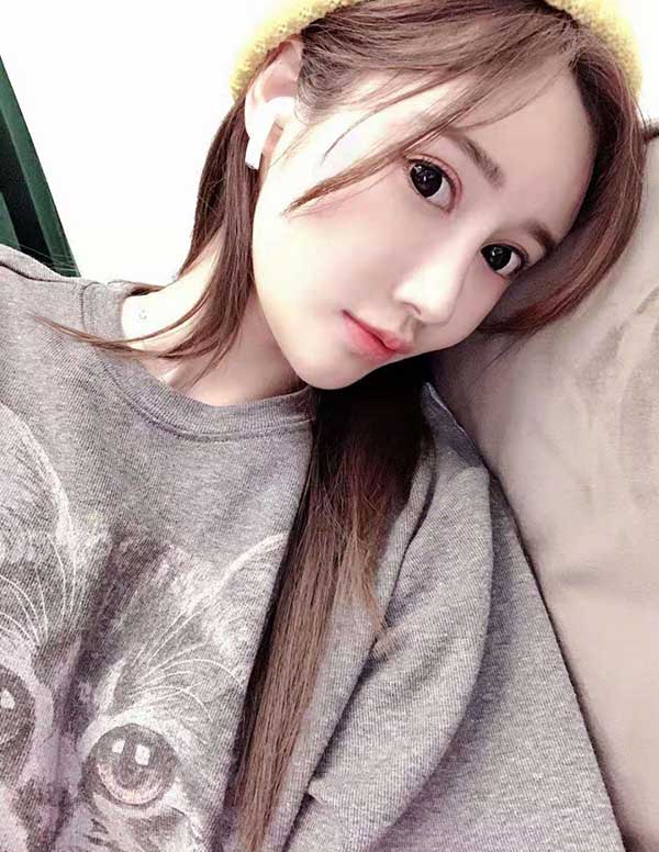 芝加哥伴游大学生